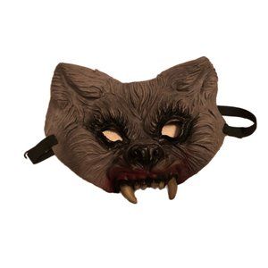 Halloween mask with fangs